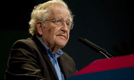 La Posverdad y las Fake News, según Noam Chomsky