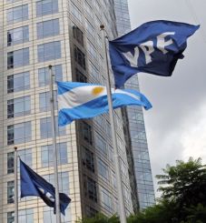YPF: La oferta que le permite invertir u$s 1000 millones más cayó mejor entre los acreedores