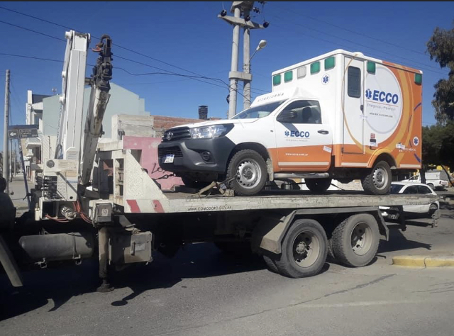 Chofer de ambulancia conducía alcoholizado y provoca accidente