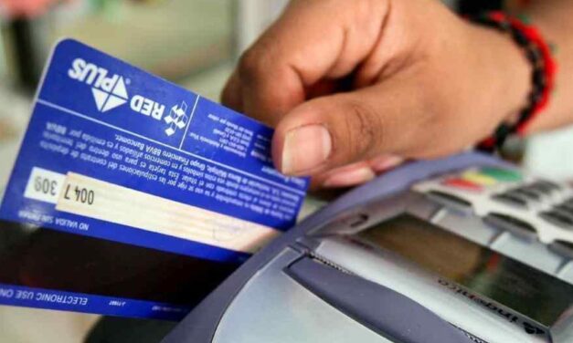 El Banco Central prohibió la venta de pasajes al exterior en cuotas con tarjetas de crédito