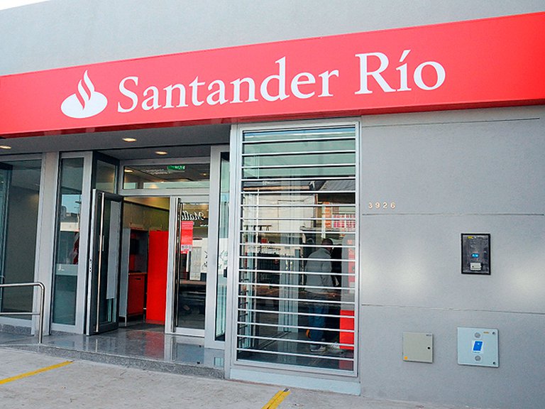 La Bancaria denuncia el cierre de 100 sucursales del Santander y para mañana en todo el país