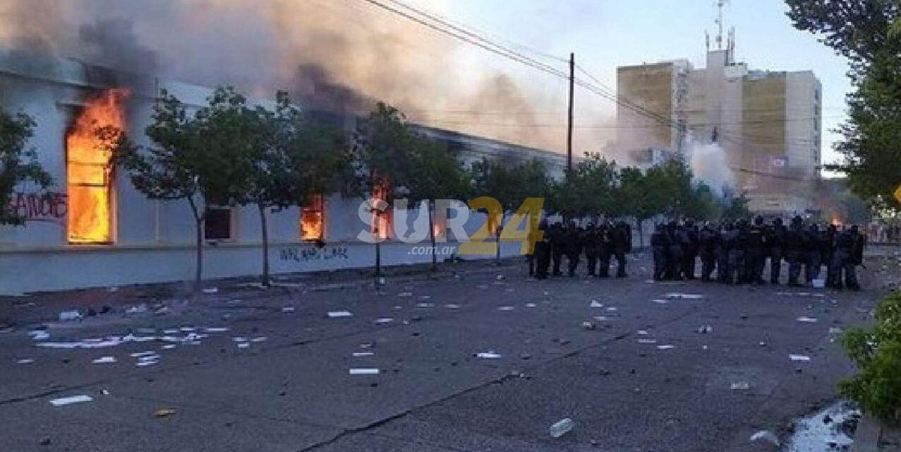 Disturbios en Chubut: quemaron Casa de Gobierno