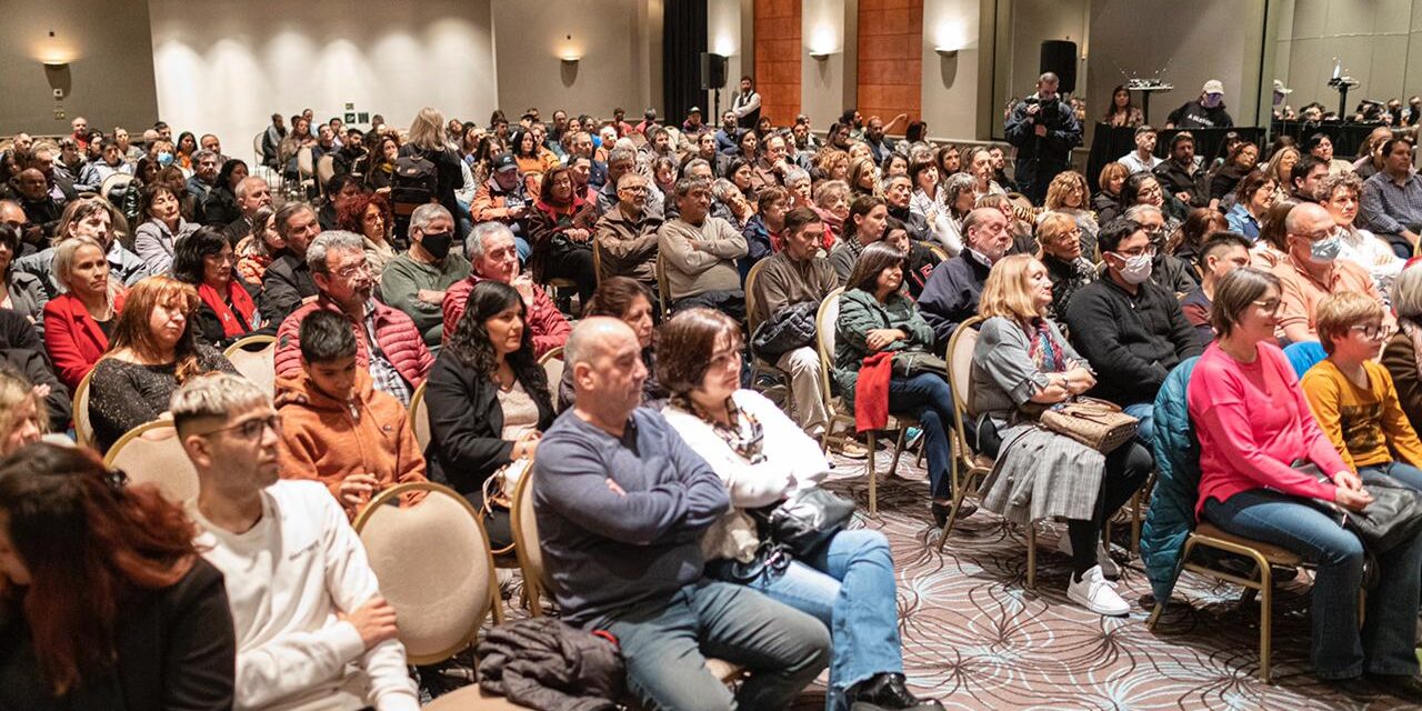 La Feria del Libro arrancó con todo y se espera un fin de semana con múltiples propuestas