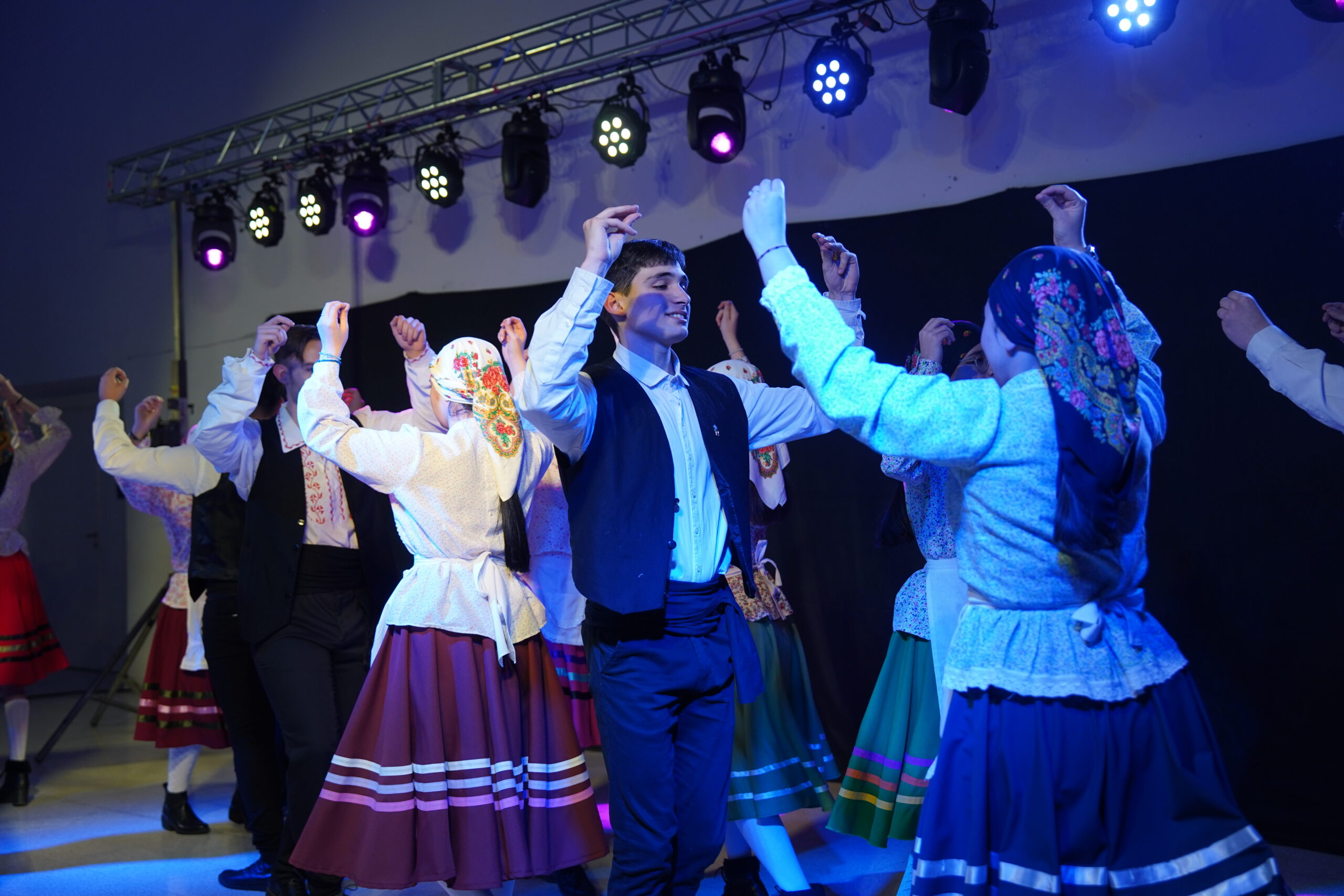 Con bailes tradicionales Comodoro celebró la noche de San Juan