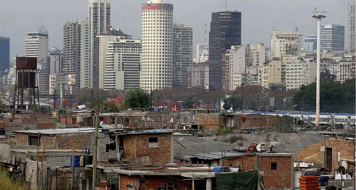 La pobreza subió al 52,9% en el primer semestre del año y alcanzó a casi 25 millones de personas