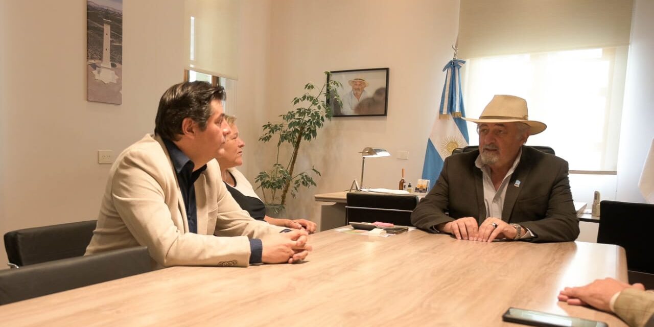 Othar se reunió con el decano de la Facultad de Ciencias Económicas de la universidad local