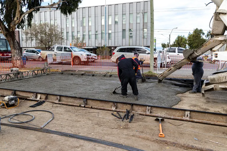 Avanzan las obras viales en distintos sectores de Comodoro