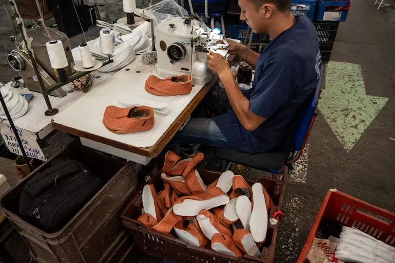 Despidos, suspensiones y desafíos en la actualidad industrial del país